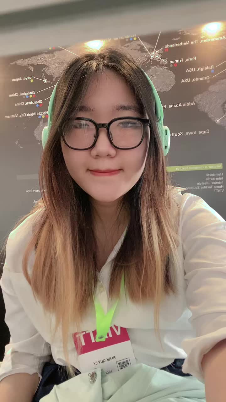 @C&ocirc; b&eacute; lai H&agrave;n