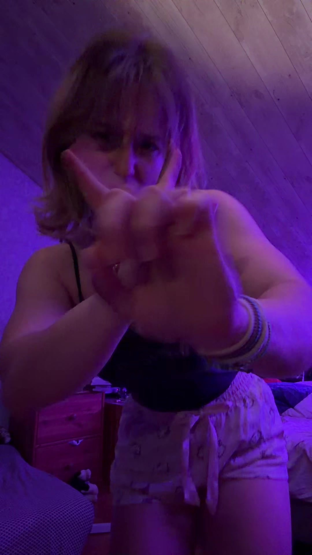 @LIS4 🎀
