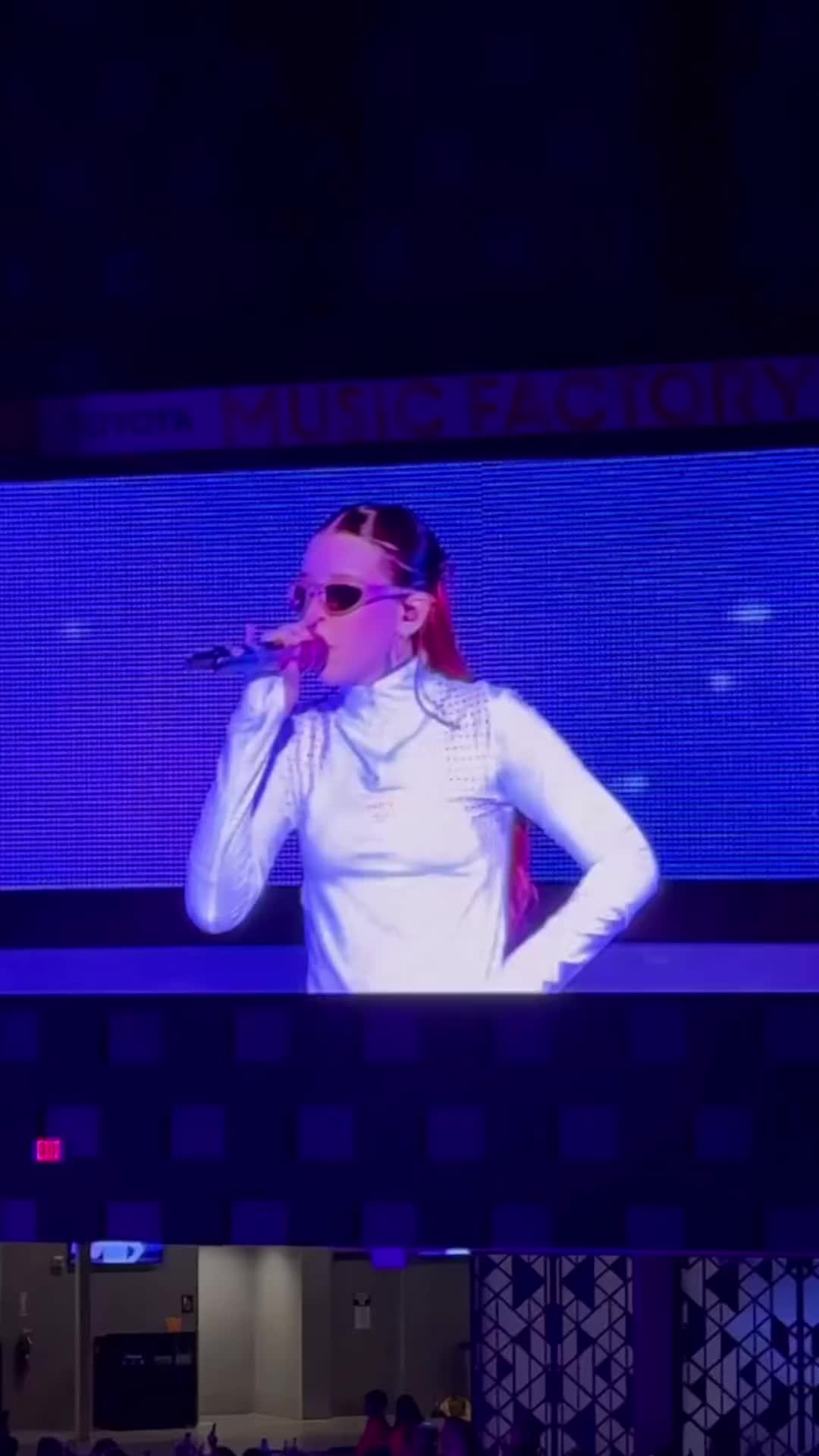 @youngmikoficial