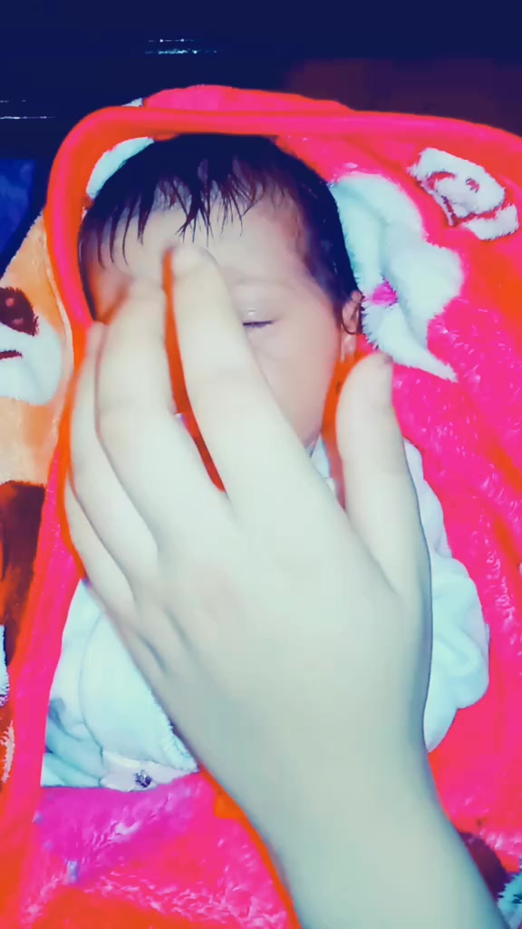 @L&aacute; L&iuml;