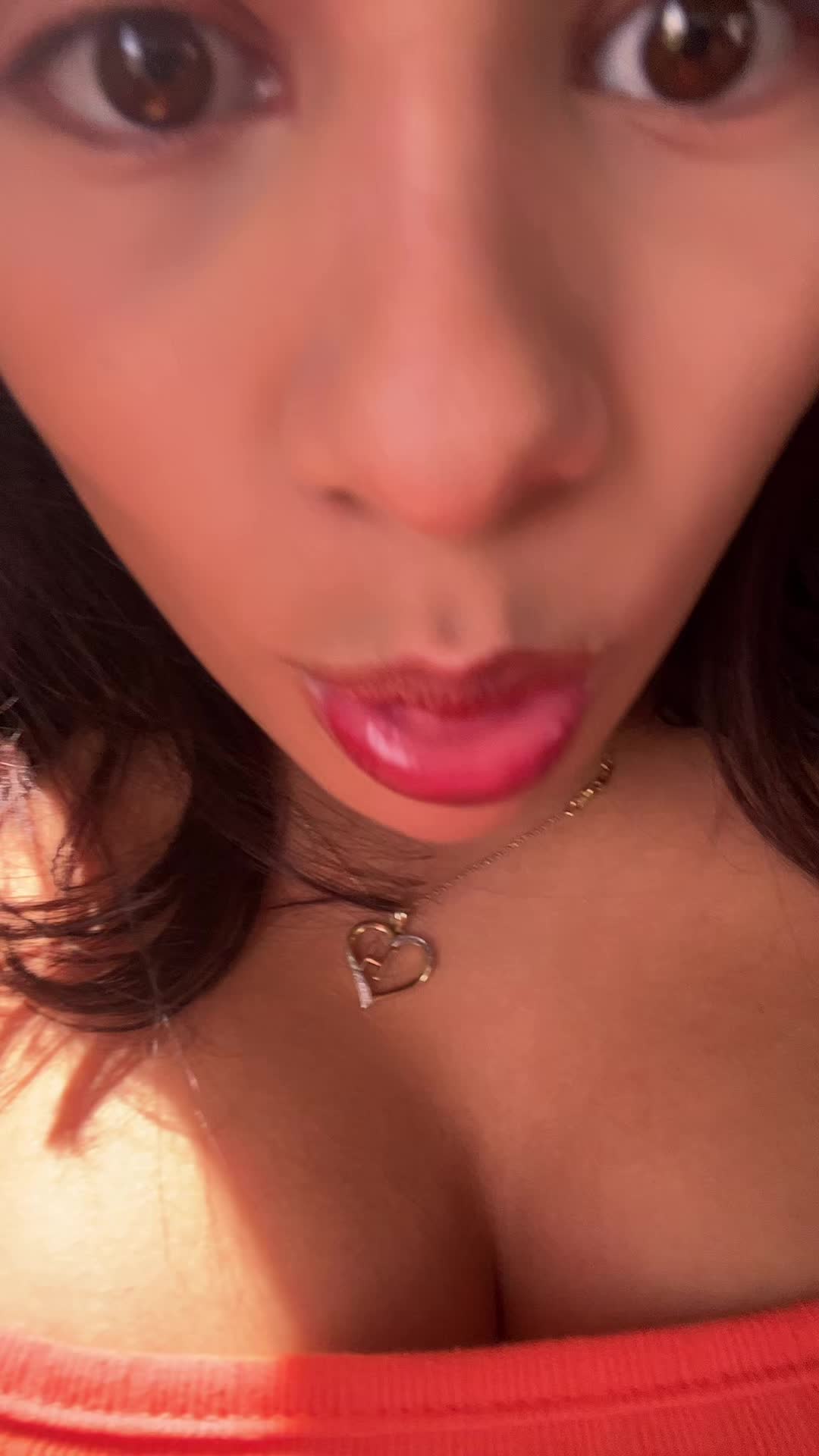 @hollyhennesseystwin