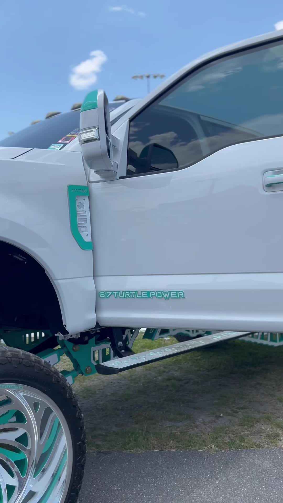 @trucks.com