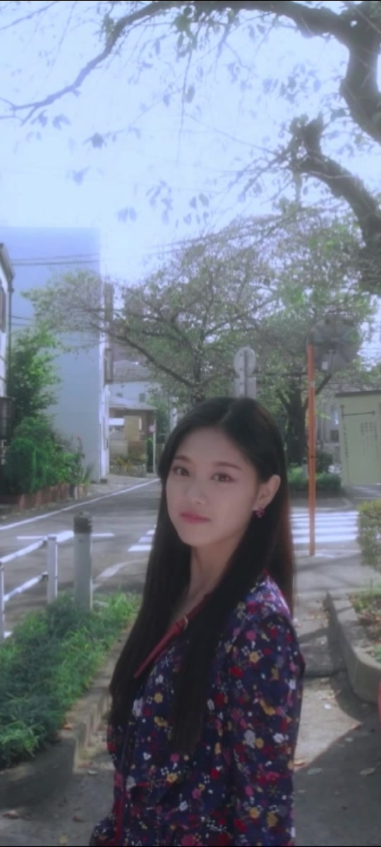 @vivi is my third bias in loona