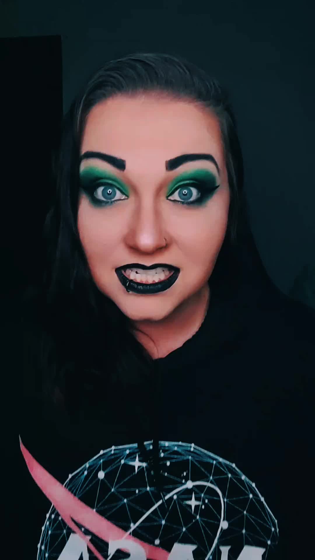 @Blue_Eyed_Darkness