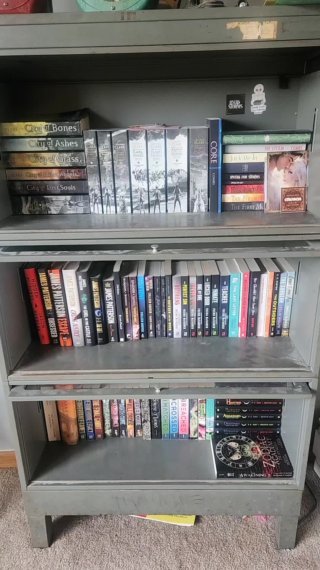@Sammie's Bookshelf