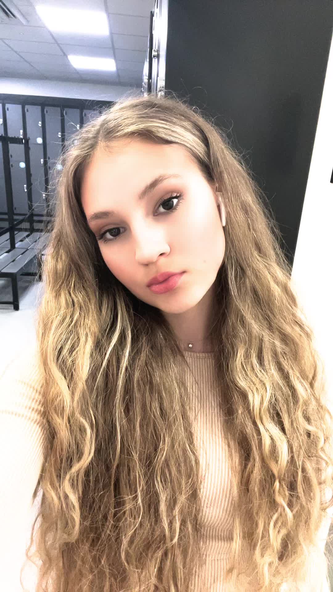 @Oksi👄