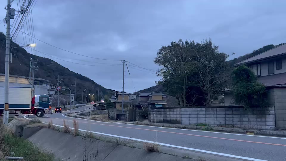 @ゆ