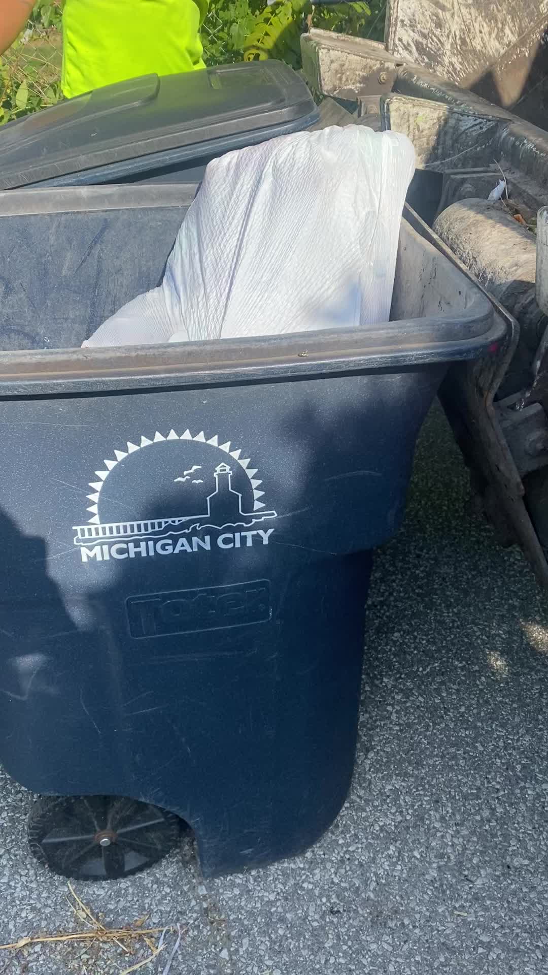 @The Trash Channel 😷