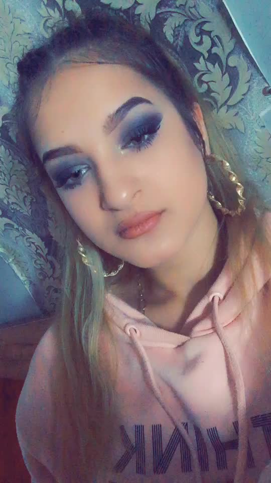 @Larisa Colompar