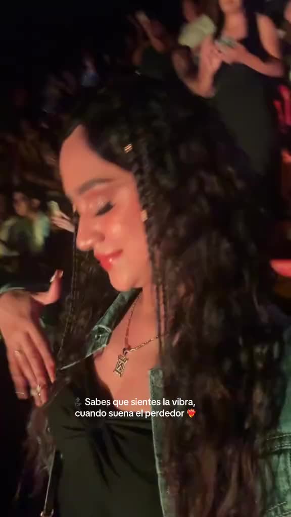 @yanelinicole