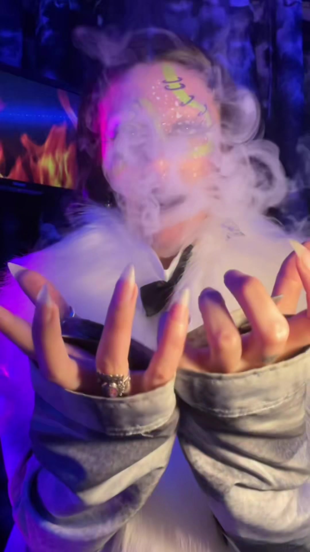 @𖤐 IV&Oslash;!