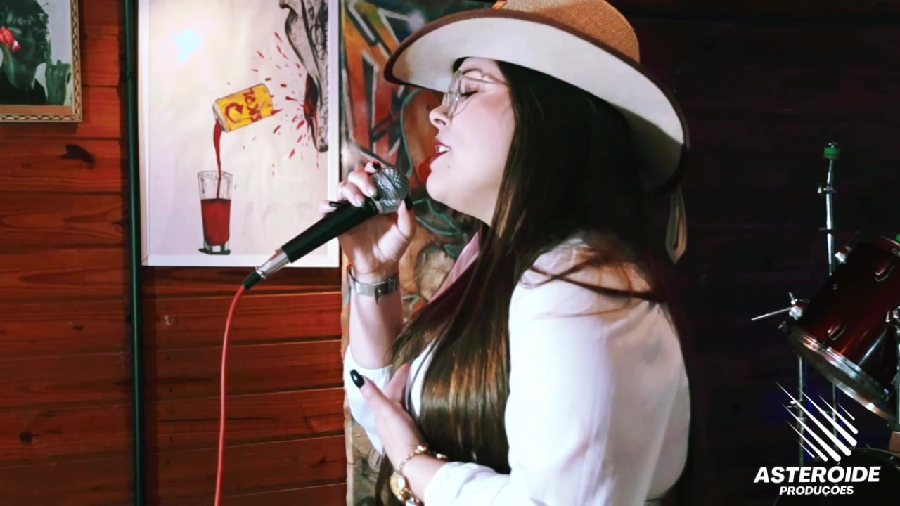 @Brenda Lyma Cantora