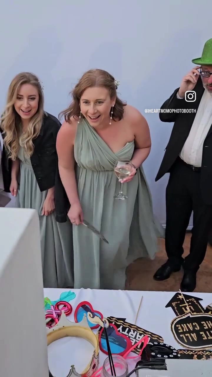 @iHeartMomoPhotoBooth