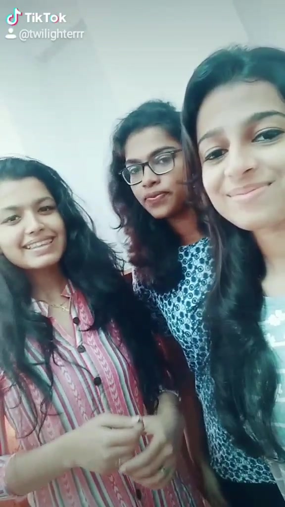 @Mahii👑