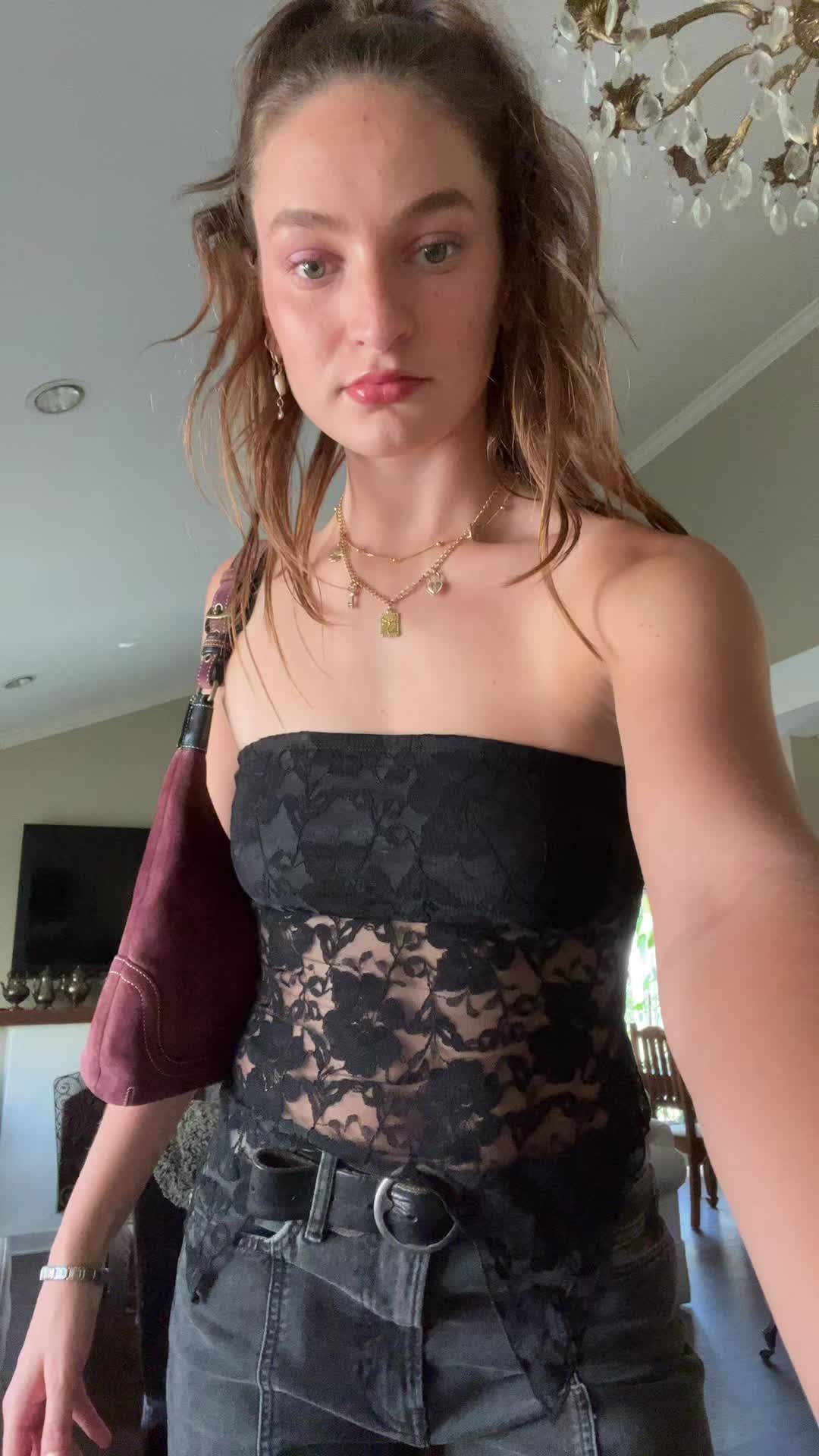 @Isabela Holland