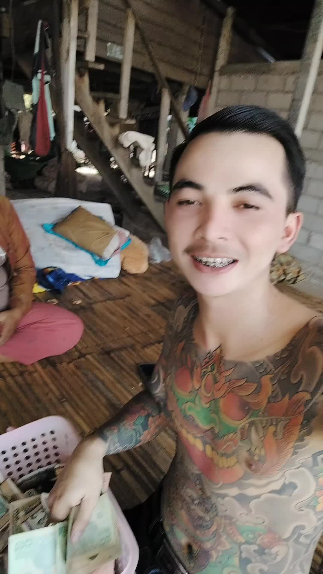 @รักเพื่อชิวิดบ่าวสะหวันนะเขด