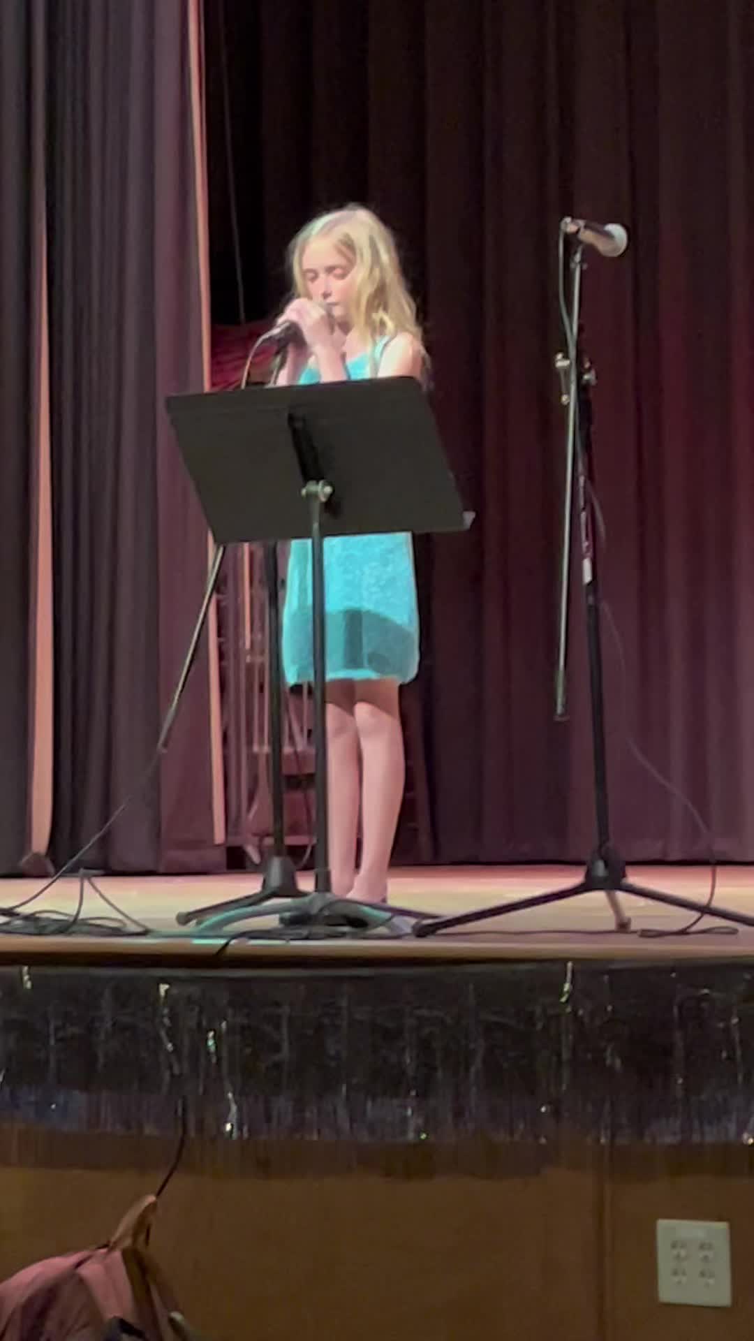 @caitlinlarabee1