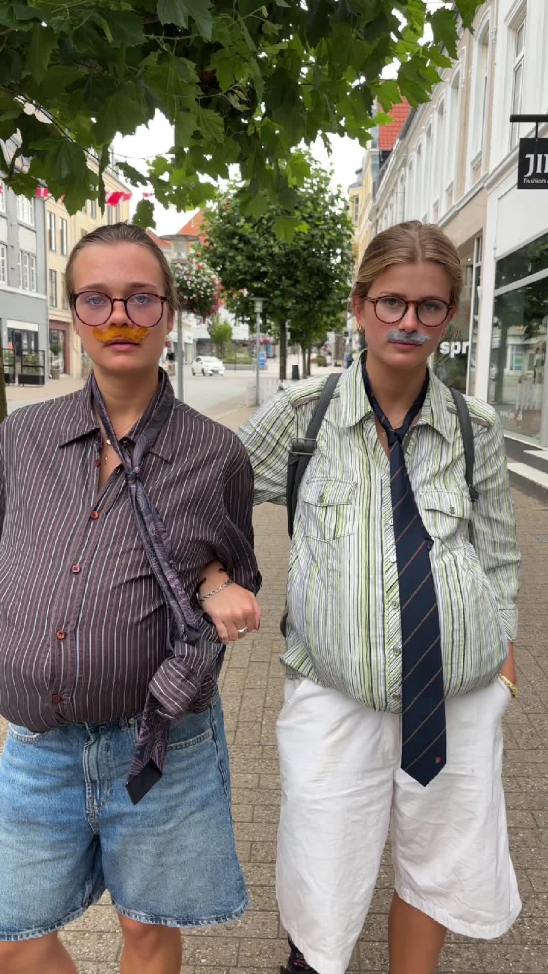@FRIZZ UND JOJO