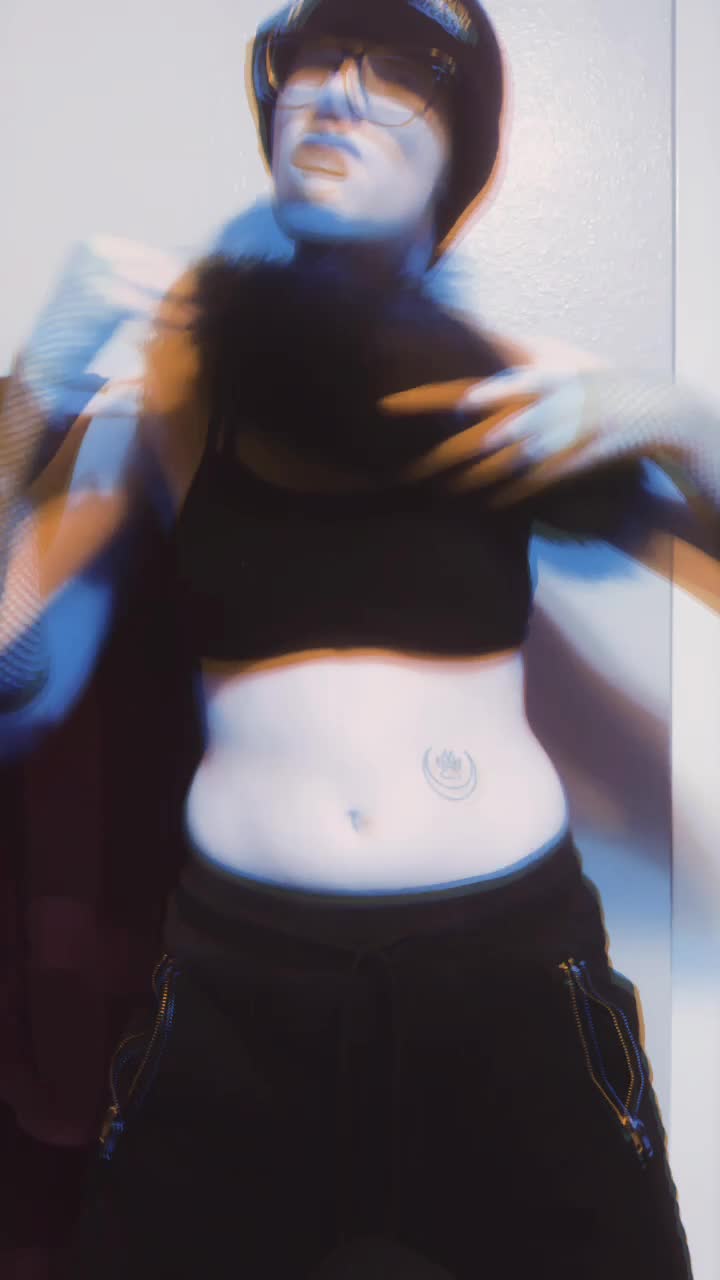 @Wolfiefanggirl1
