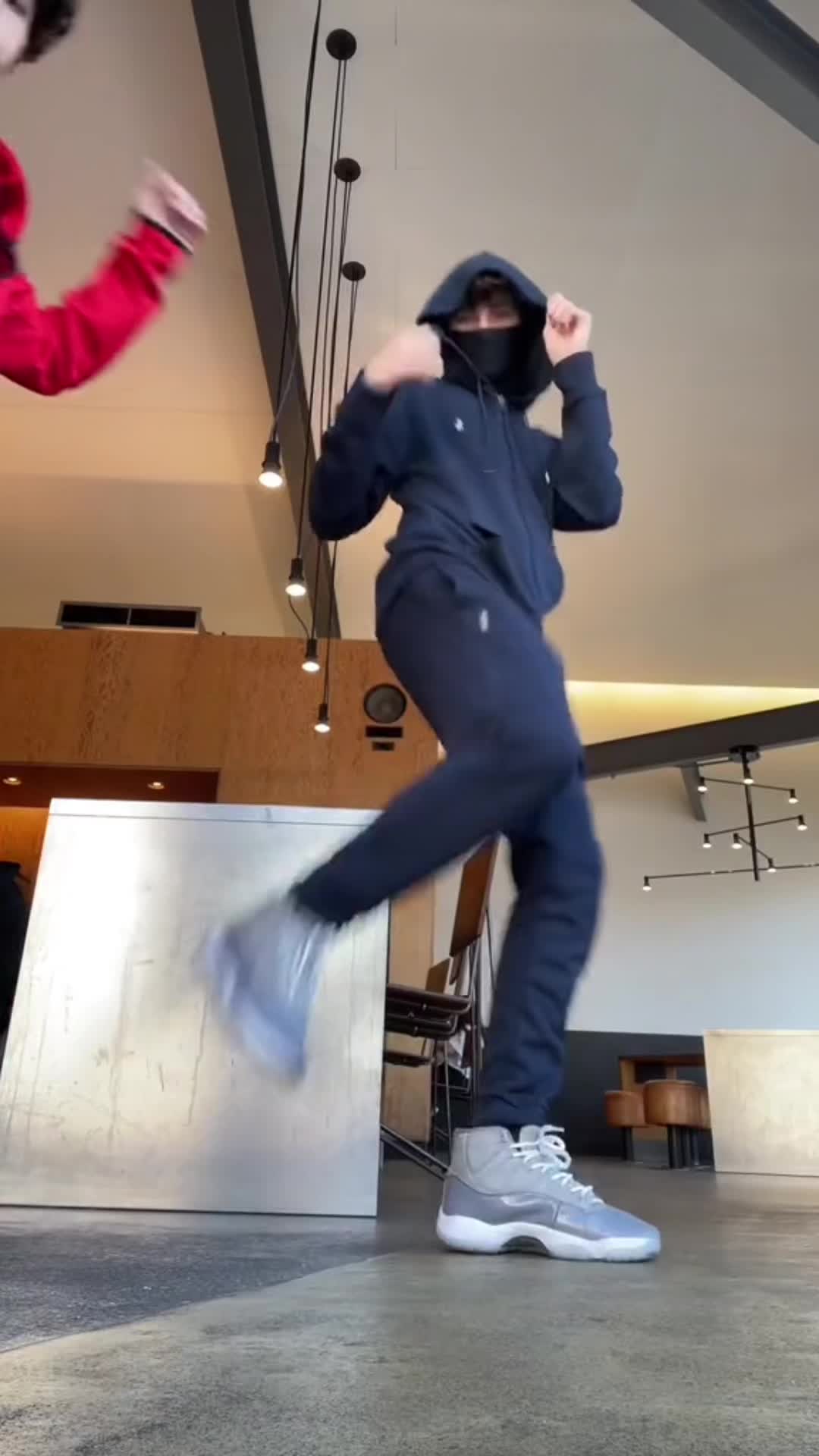 @🥺