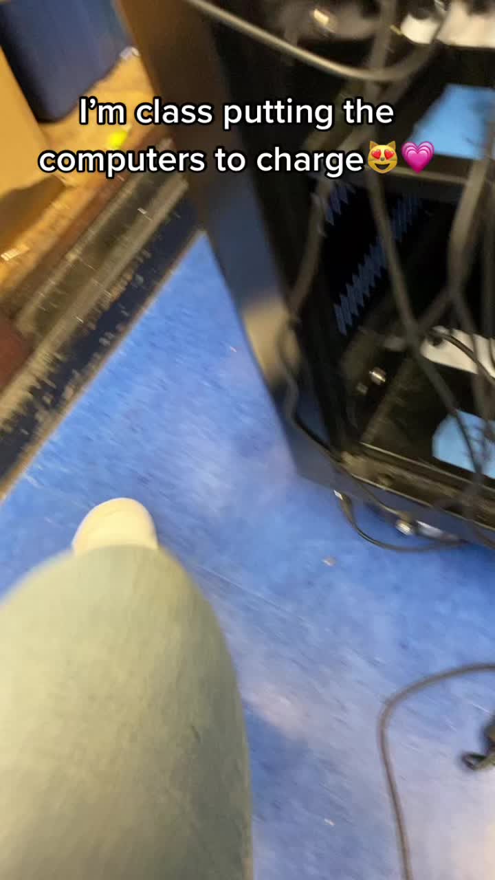 @𝗛𝗼𝗻𝗲𝘆🦋