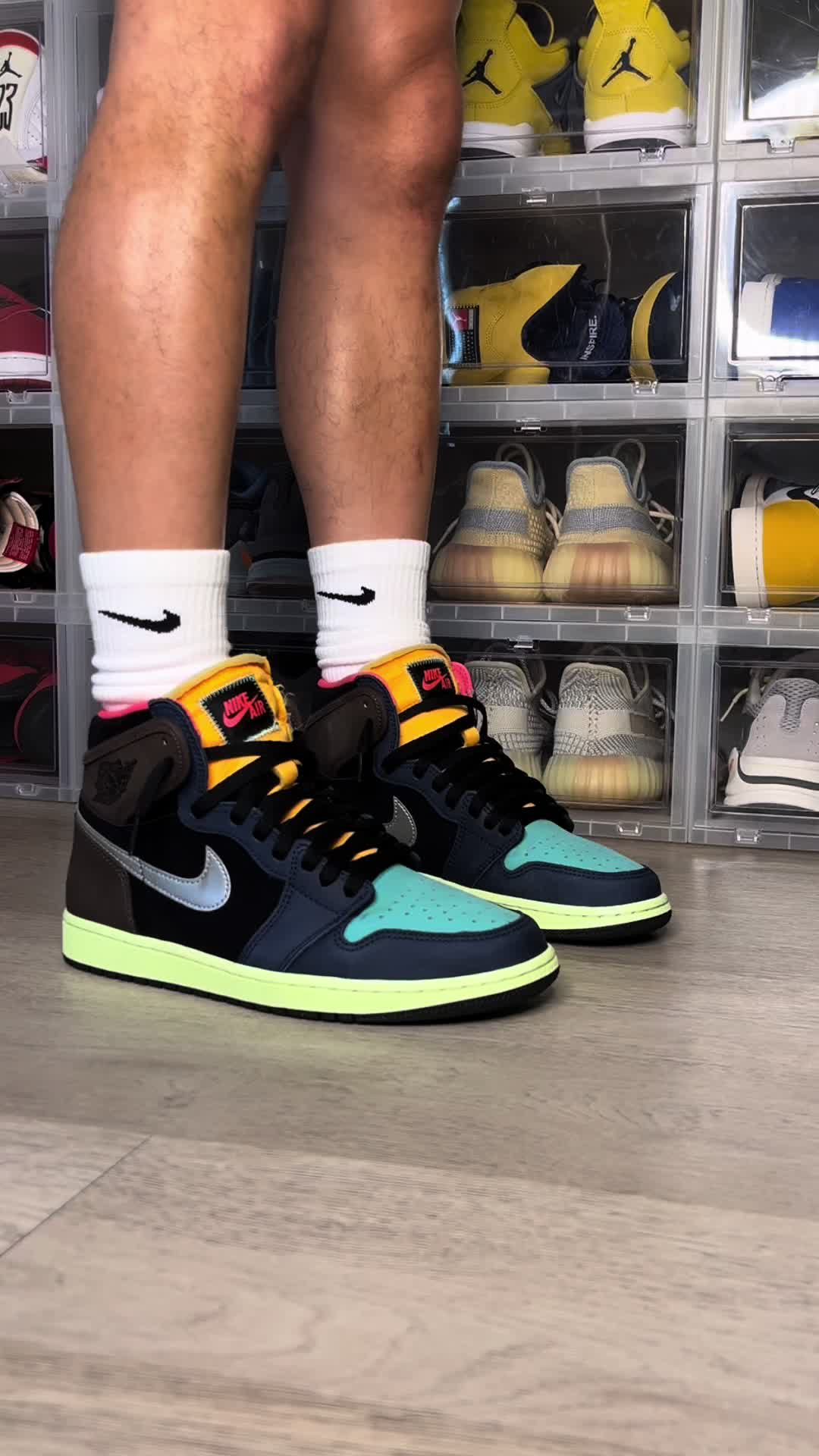 @MrSneakerWall