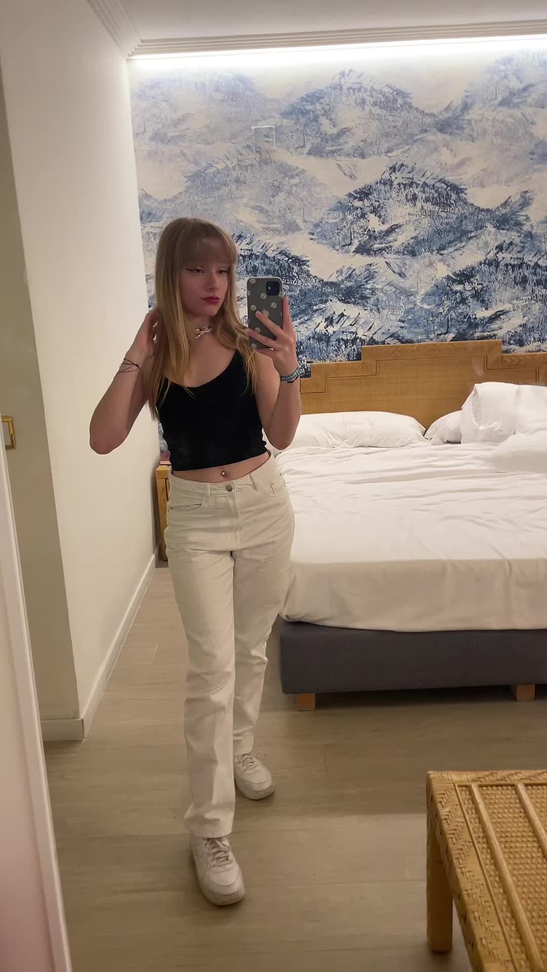 @anaisvionne