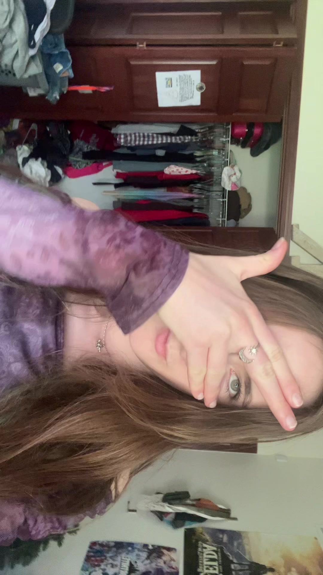 @•