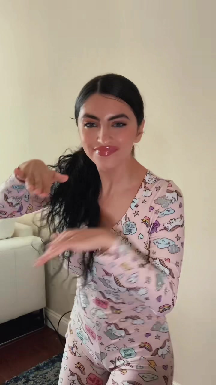@themodelmari