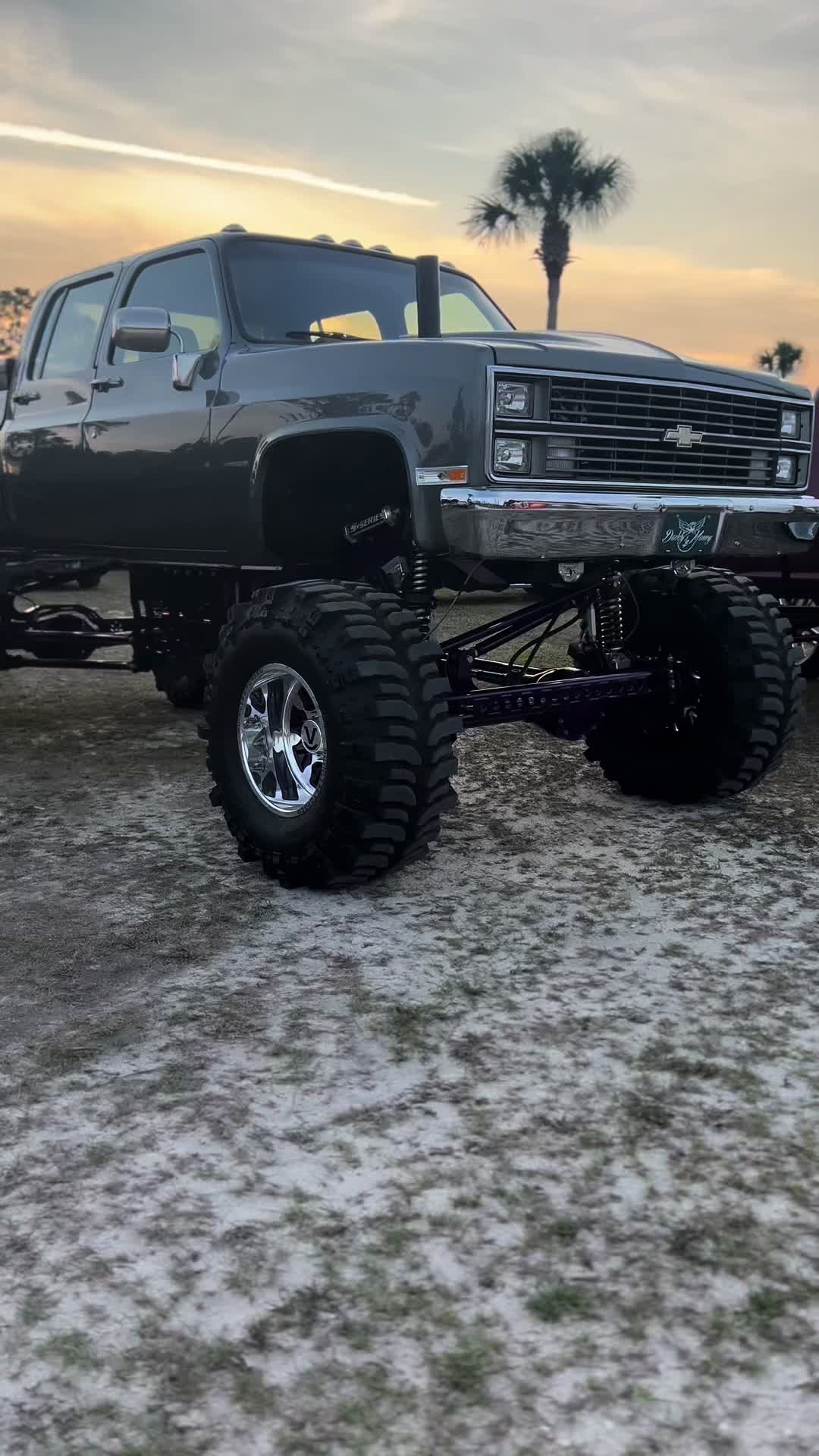 @trucks.com