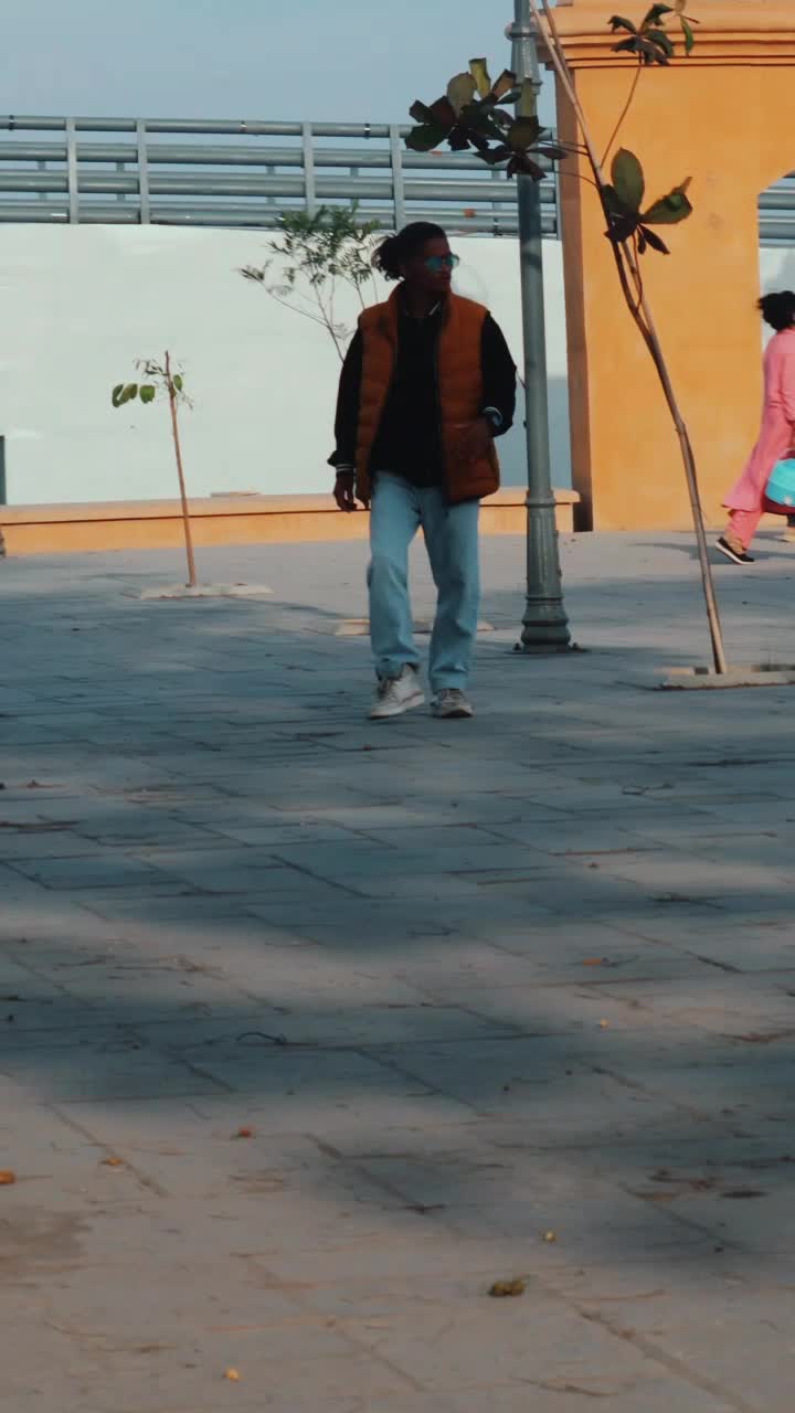 @urvil.2