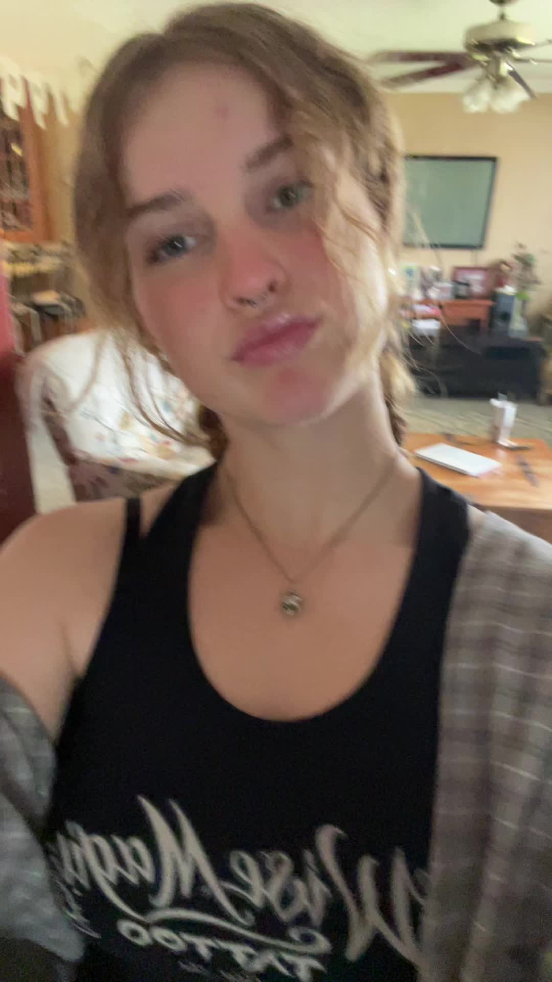 @Watswitthesehomiesdisinmy🧍&zwj;♀️