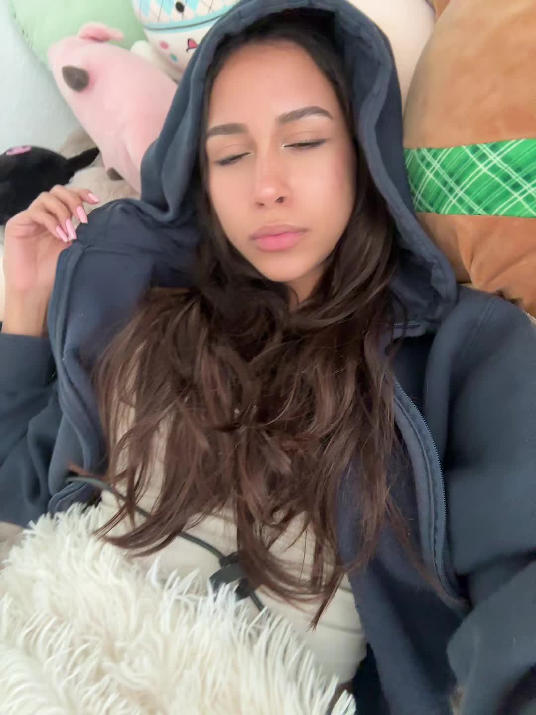 @~