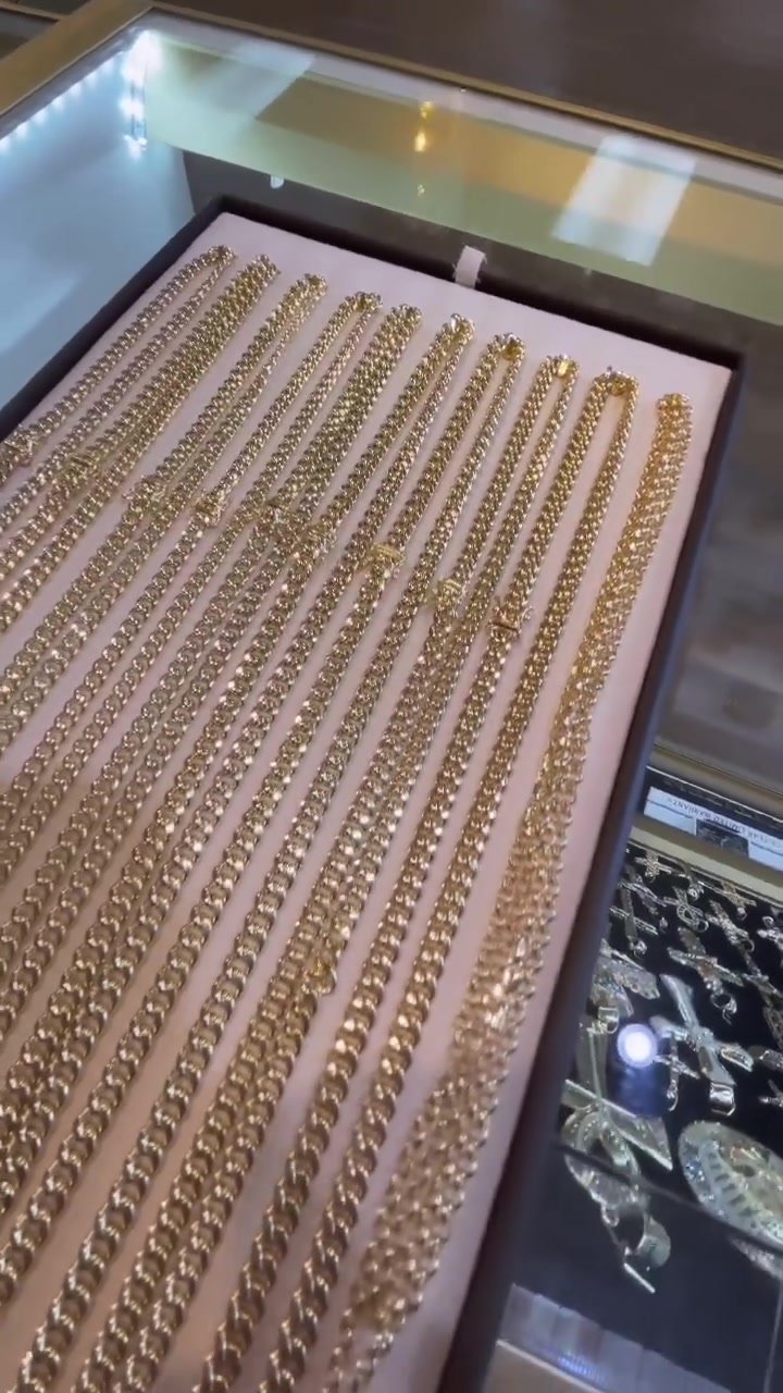 @AV Luxury Gems