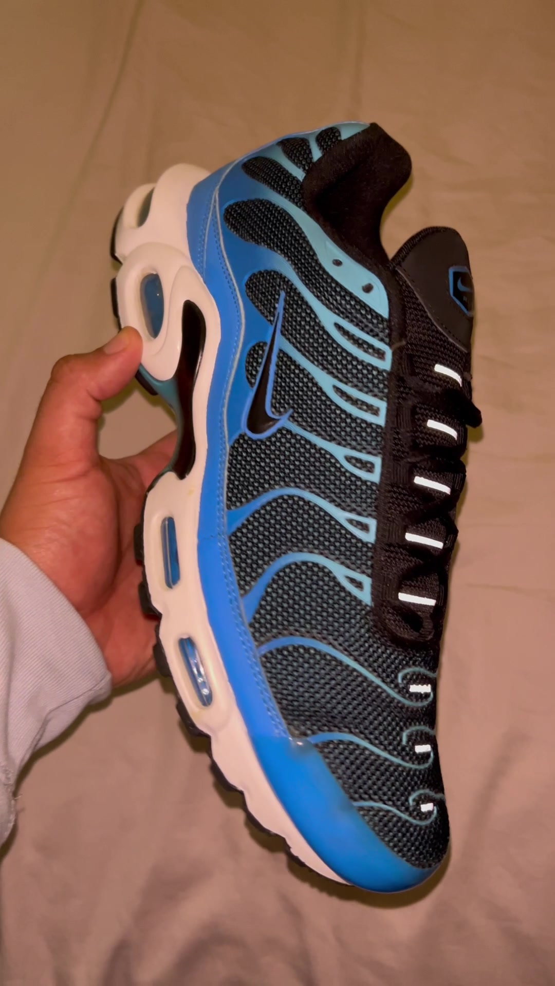 @Hillys.Kicks