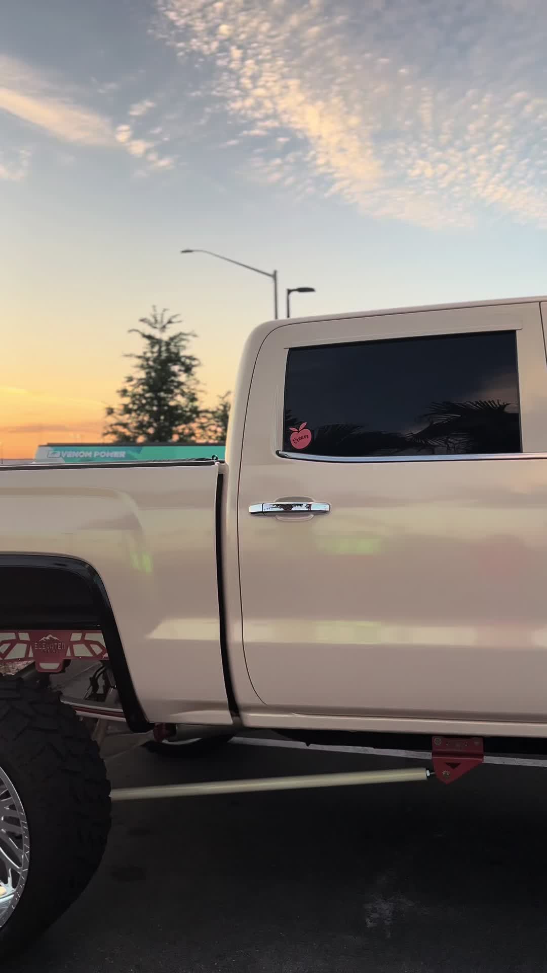 @trucks.com