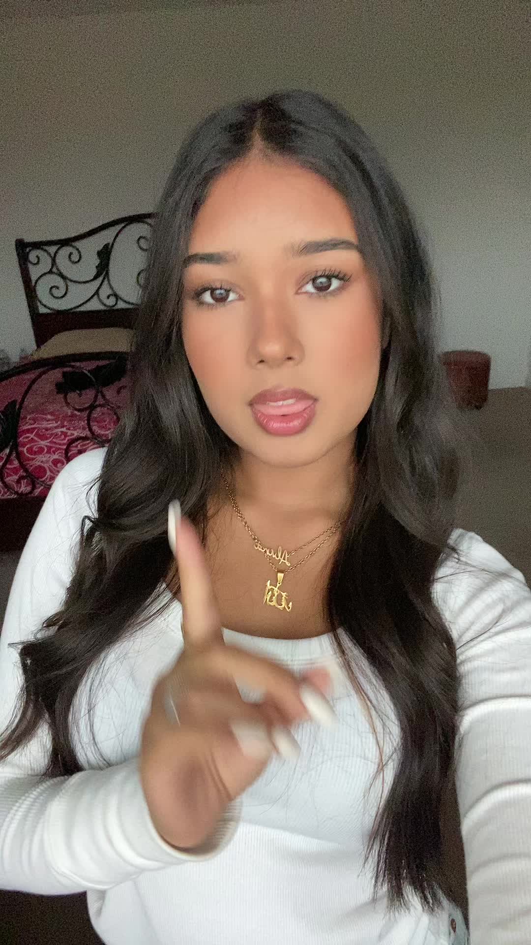 @alvina🖤