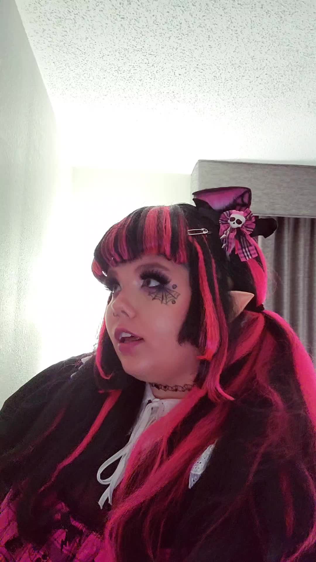@Lil_Fox_Kit