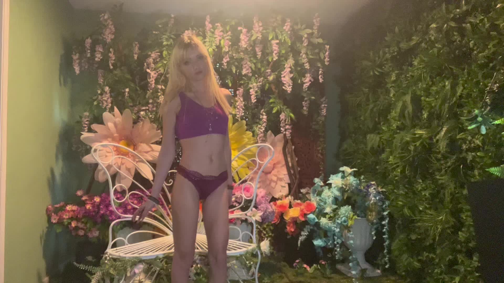 @Ella Noir