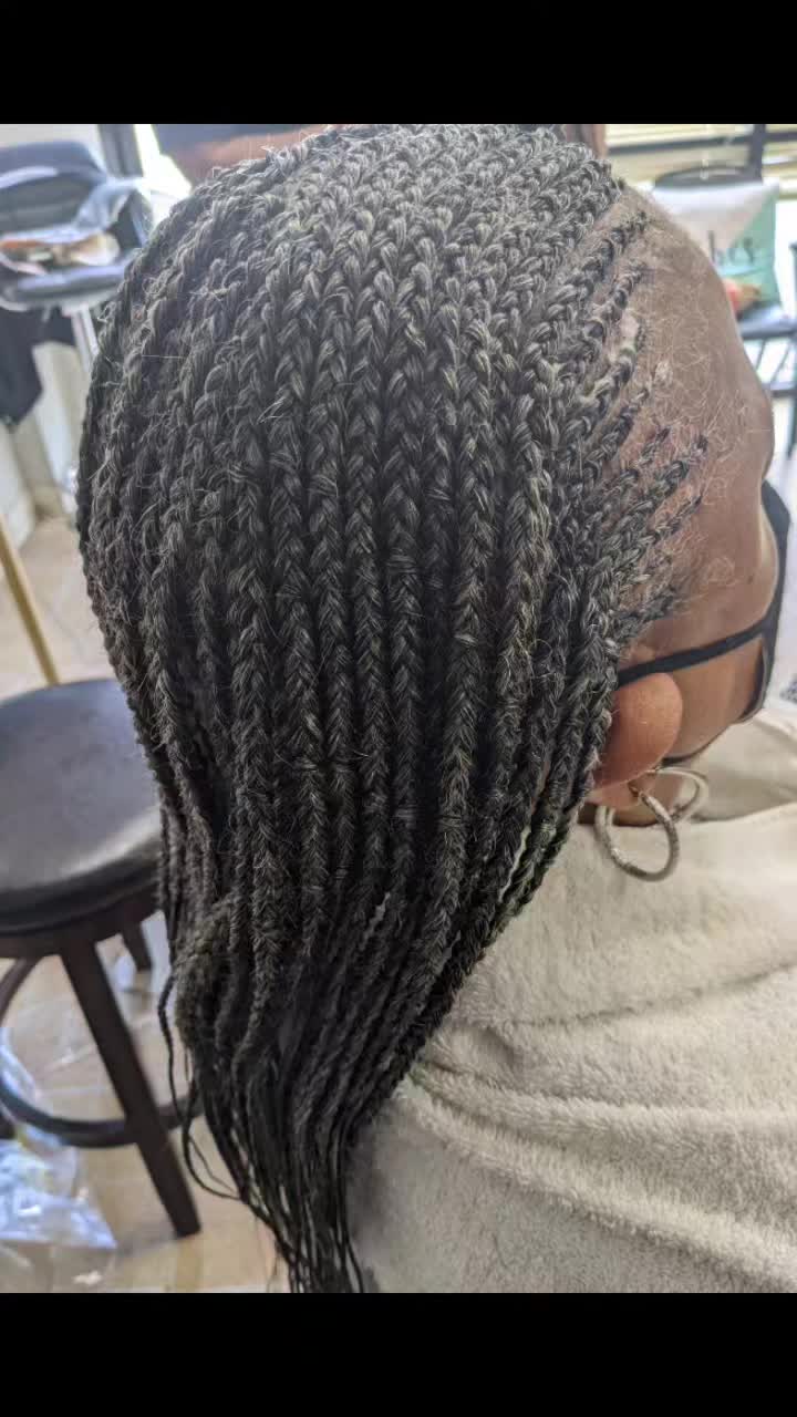 @African beauty of braiding