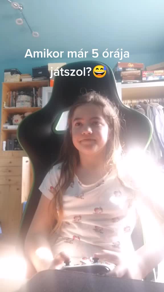 @R&eacute;ka Moln&aacute;r