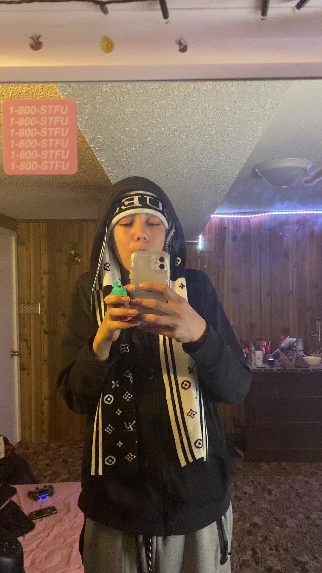 @🖤