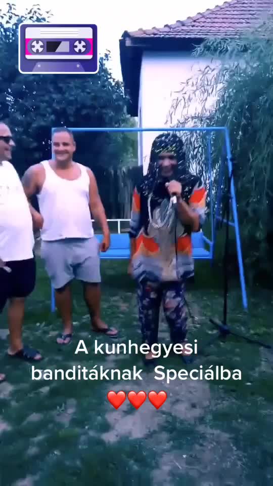@S&aacute;rk&aacute;ny &Eacute;va Official