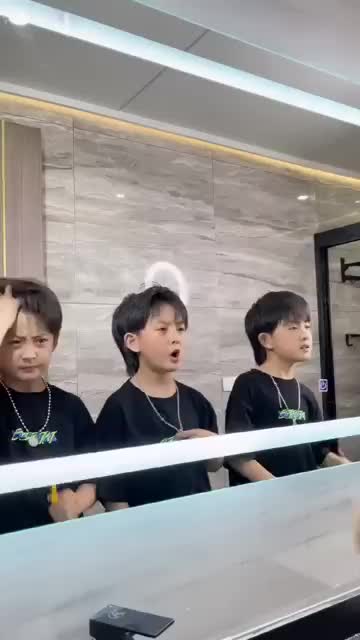 @✔︎