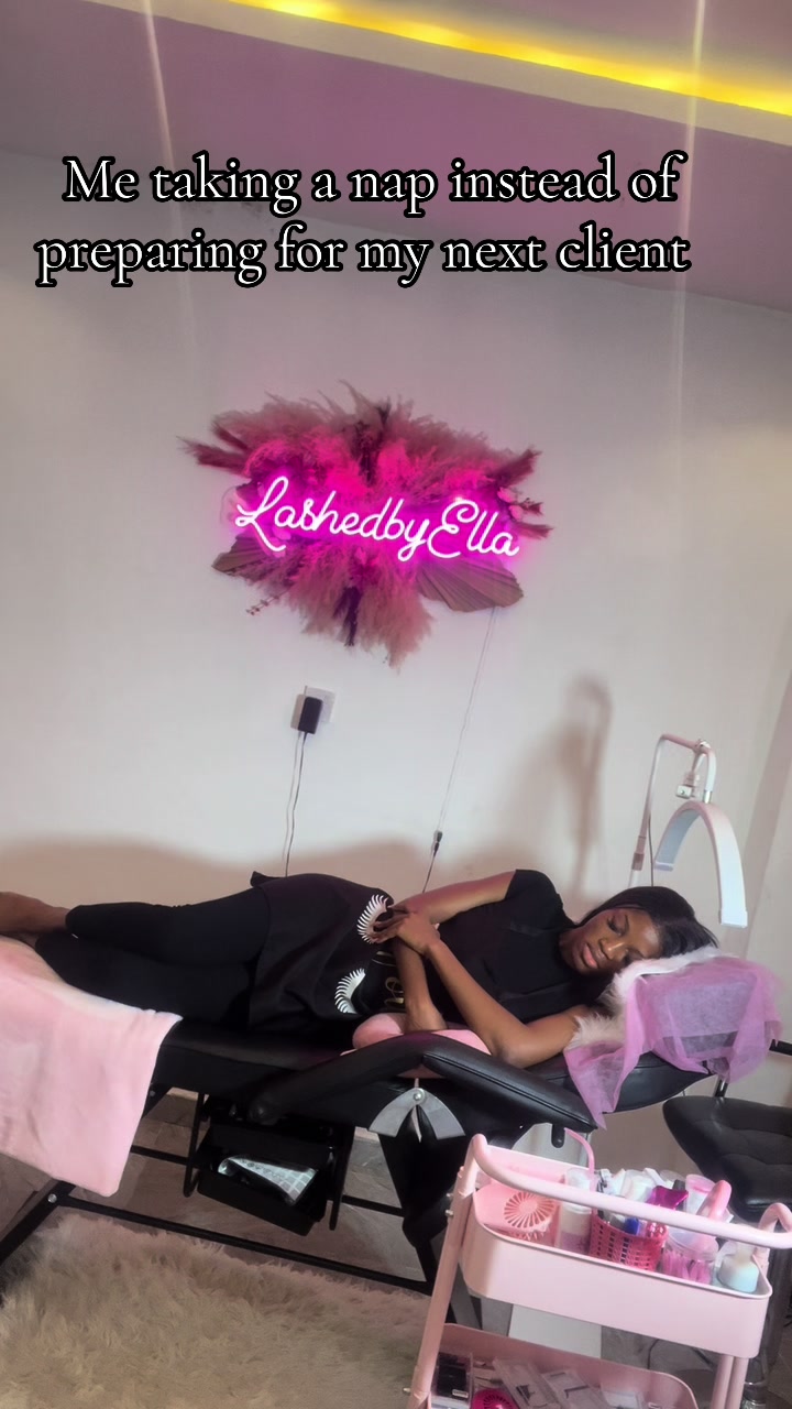 @LASHEDbyElla