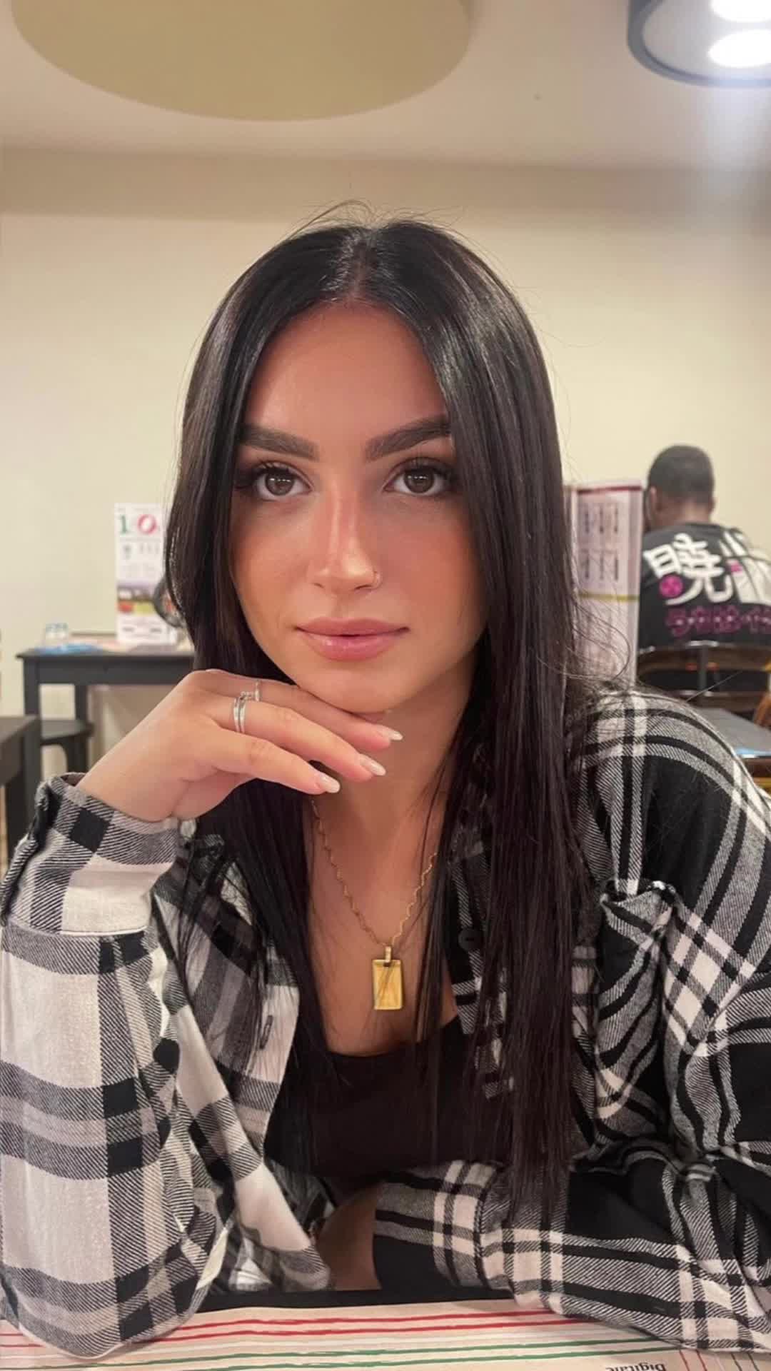 @SnowWhite🖤