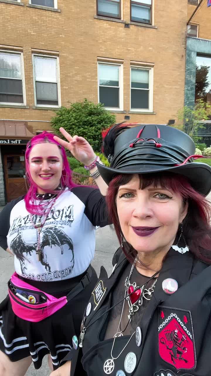 @Granny Goth Rauncie