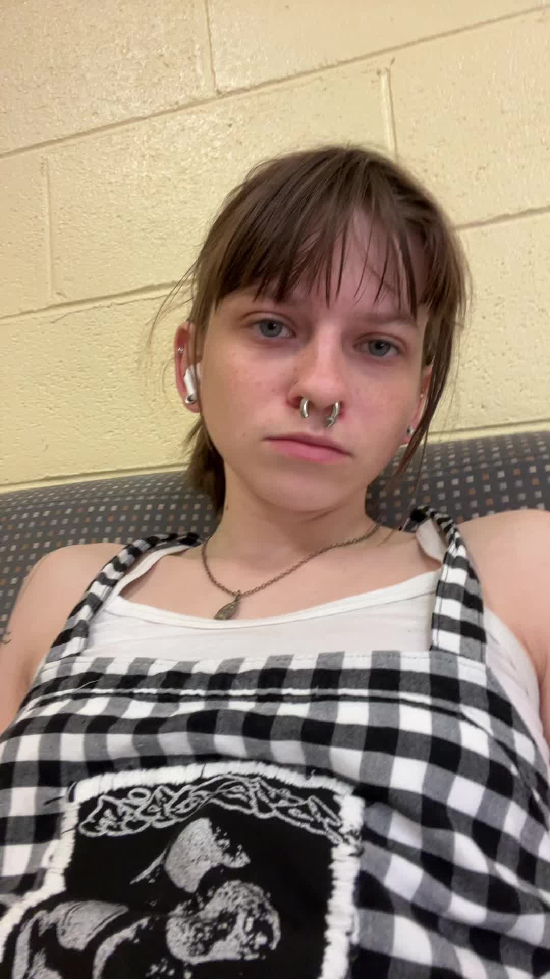 @greta🦇