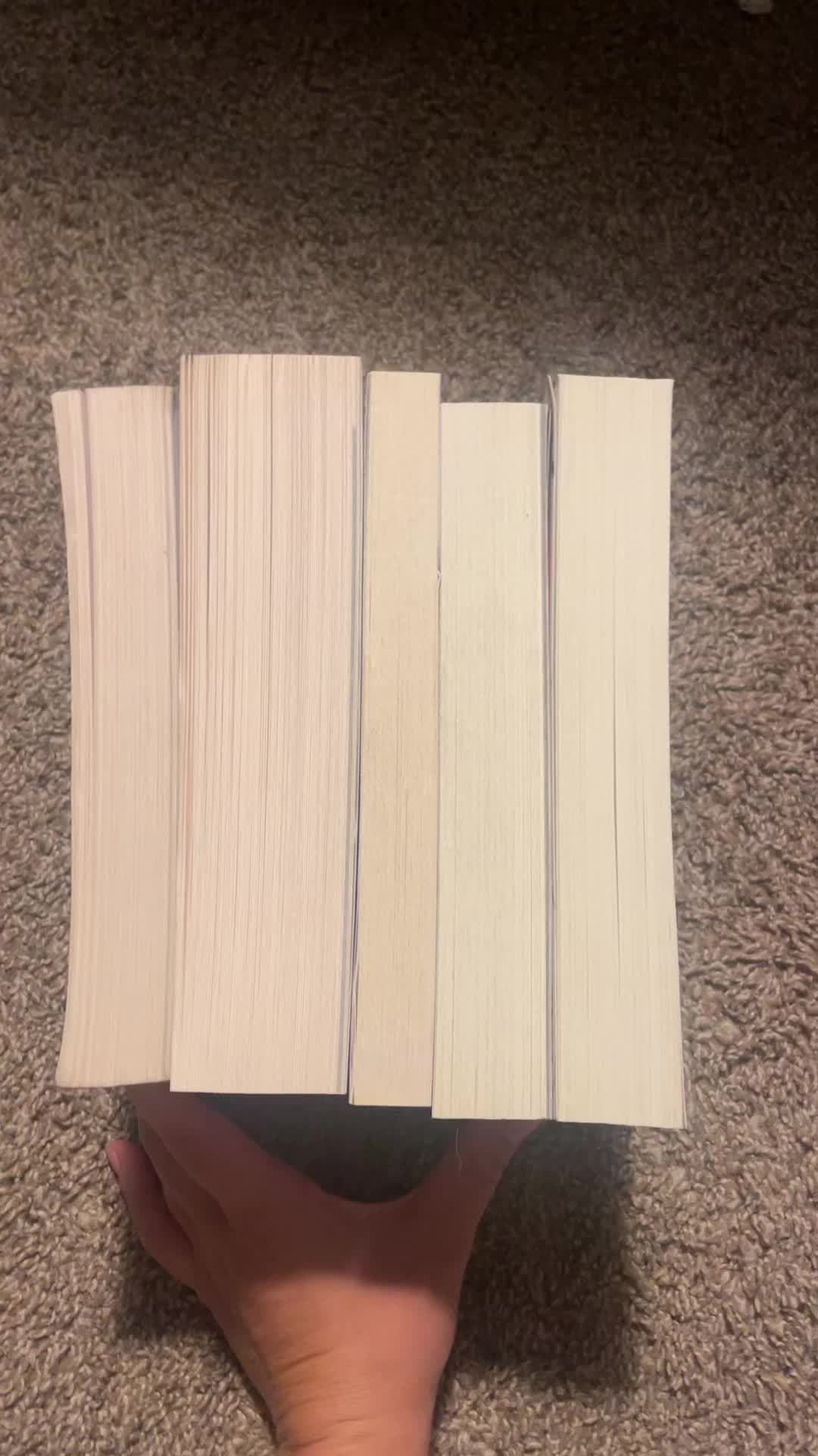 @Sarah 🖤📚