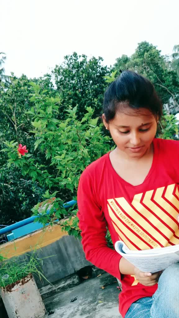 @Dishani_&reg;oy✨